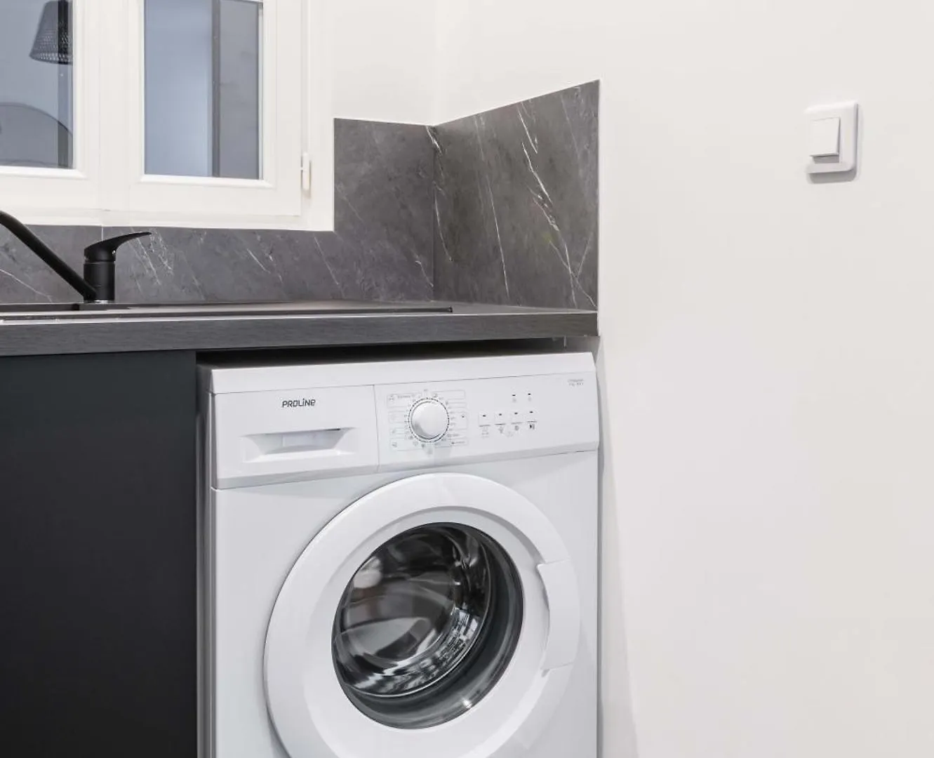 Studio Refait A Neuf Proche Metro - Paris 19 - 2P - Flat-Guest 0*,  France