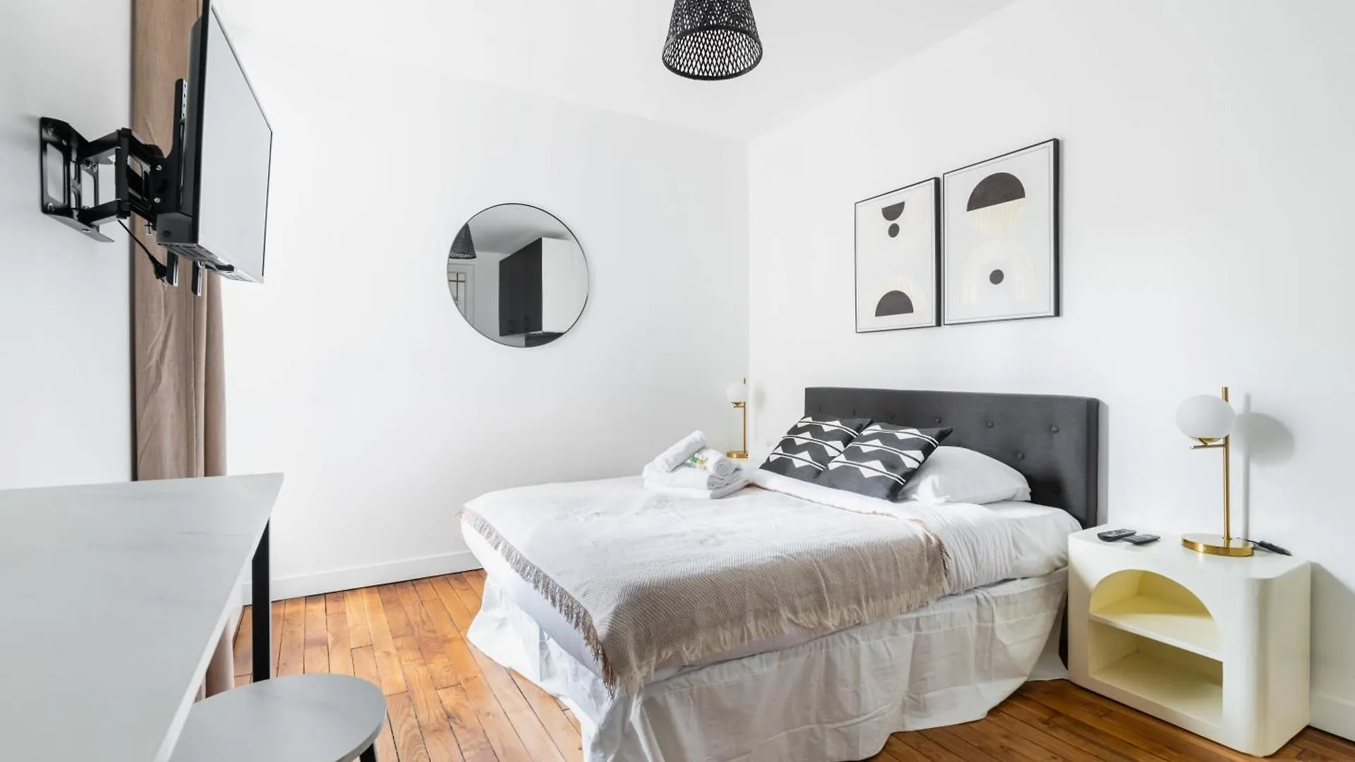 Studio Refait A Neuf Proche Metro - Paris 19 - 2P - Flat-Guest Apartamento